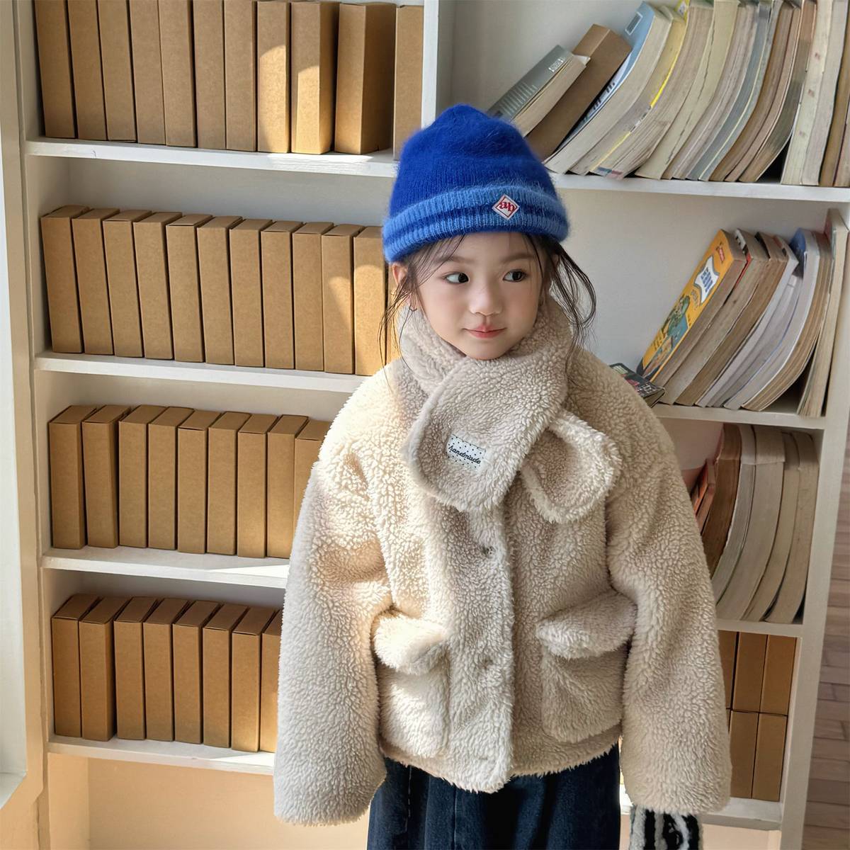 -シープボアジャケット 2点セット もこもこアウター ビッグポケット マフラーセット【mh0011408】 - mamahalo shop - ショートコート・ジャケット・ジャンパー -  べビー服 - 子供服 - 男の子 - 女の子