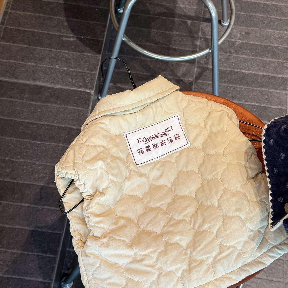 -キルティングベスト ノースリーブ 中綿入り 花柄プリント【mh0011425】 - mamahalo shop - ベスト -  べビー服 - 子供服 - 男の子 - 女の子