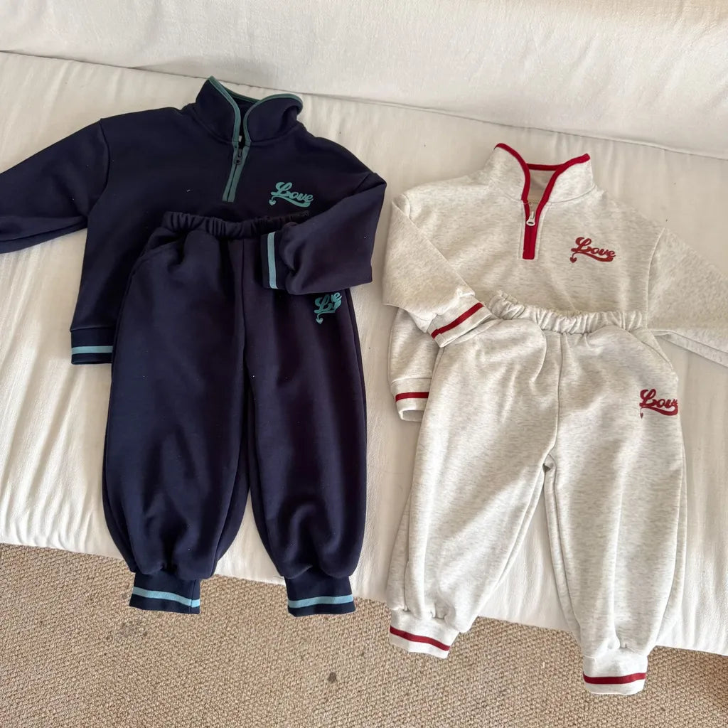-LOVE刺繍ハーフジップスウェットセットアップ 2点セット【mh0011251】 - mamahalo shop - 長袖セットアップ -  べビー服 - 子供服 - 男の子 - 女の子