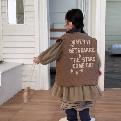 -キルティングベスト ノースリーブ 刺繍ロゴ 中綿入り アウター【mh0011411】 - mamahalo shop - ベスト -  べビー服 - 子供服 - 男の子 - 女の子