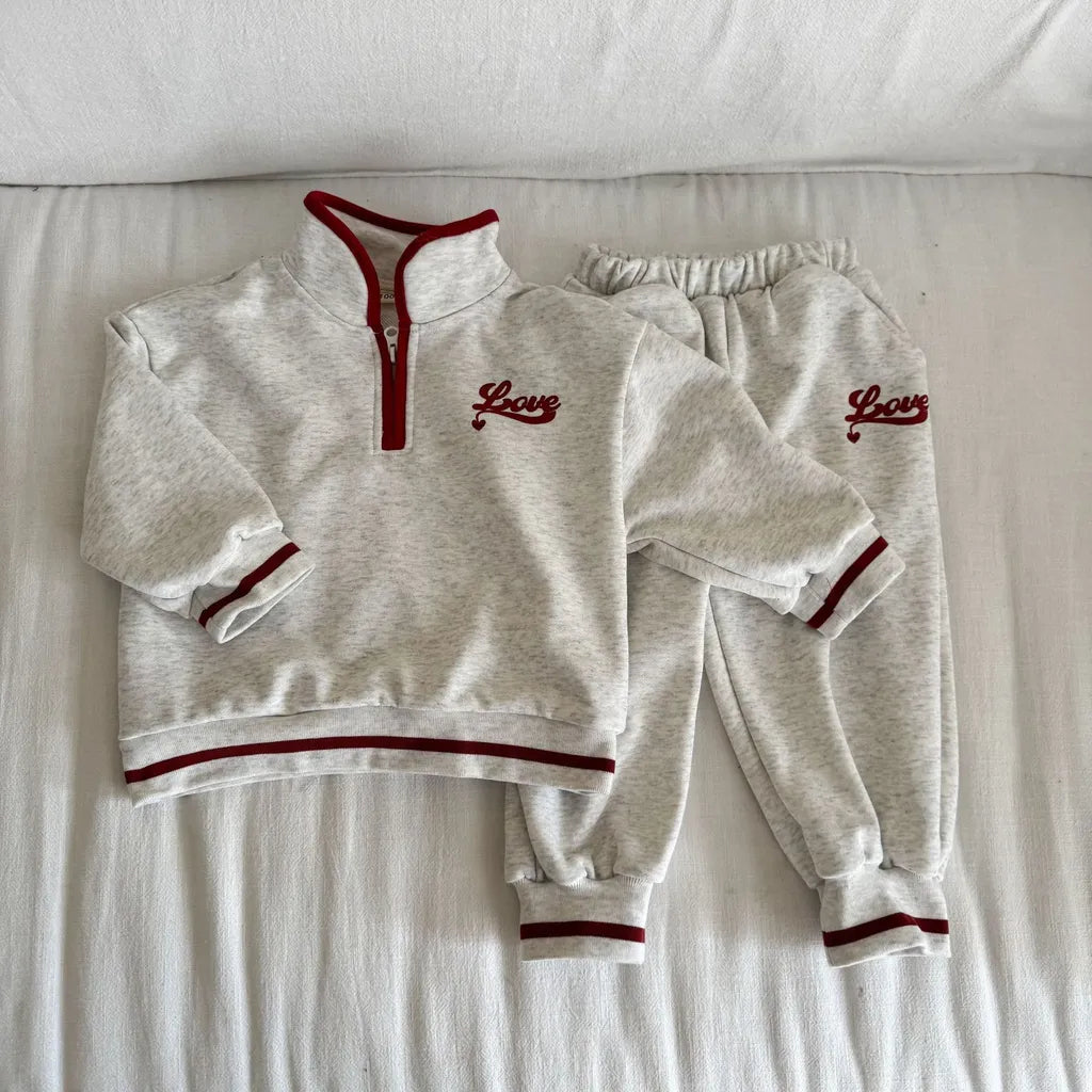 -LOVE刺繍ハーフジップスウェットセットアップ 2点セット【mh0011251】 - mamahalo shop - 長袖セットアップ -  べビー服 - 子供服 - 男の子 - 女の子