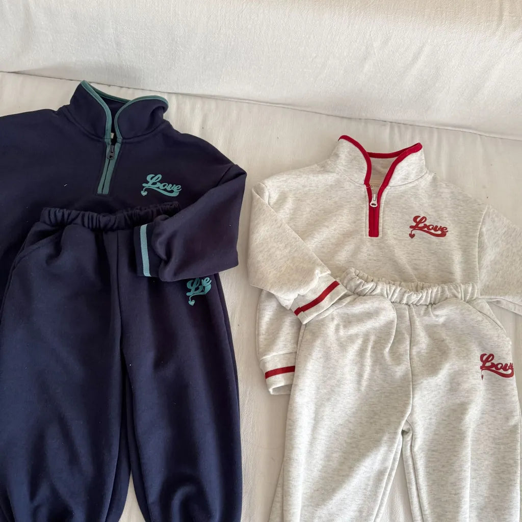 -LOVE刺繍ハーフジップスウェットセットアップ 2点セット【mh0011251】 - mamahalo shop - 長袖セットアップ -  べビー服 - 子供服 - 男の子 - 女の子