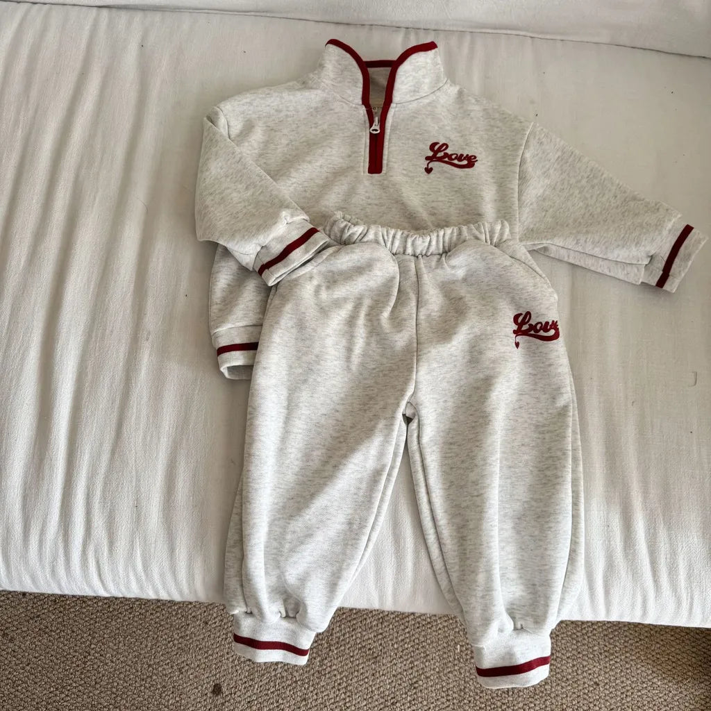 -LOVE刺繍ハーフジップスウェットセットアップ 2点セット【mh0011251】 - mamahalo shop - 長袖セットアップ -  べビー服 - 子供服 - 男の子 - 女の子