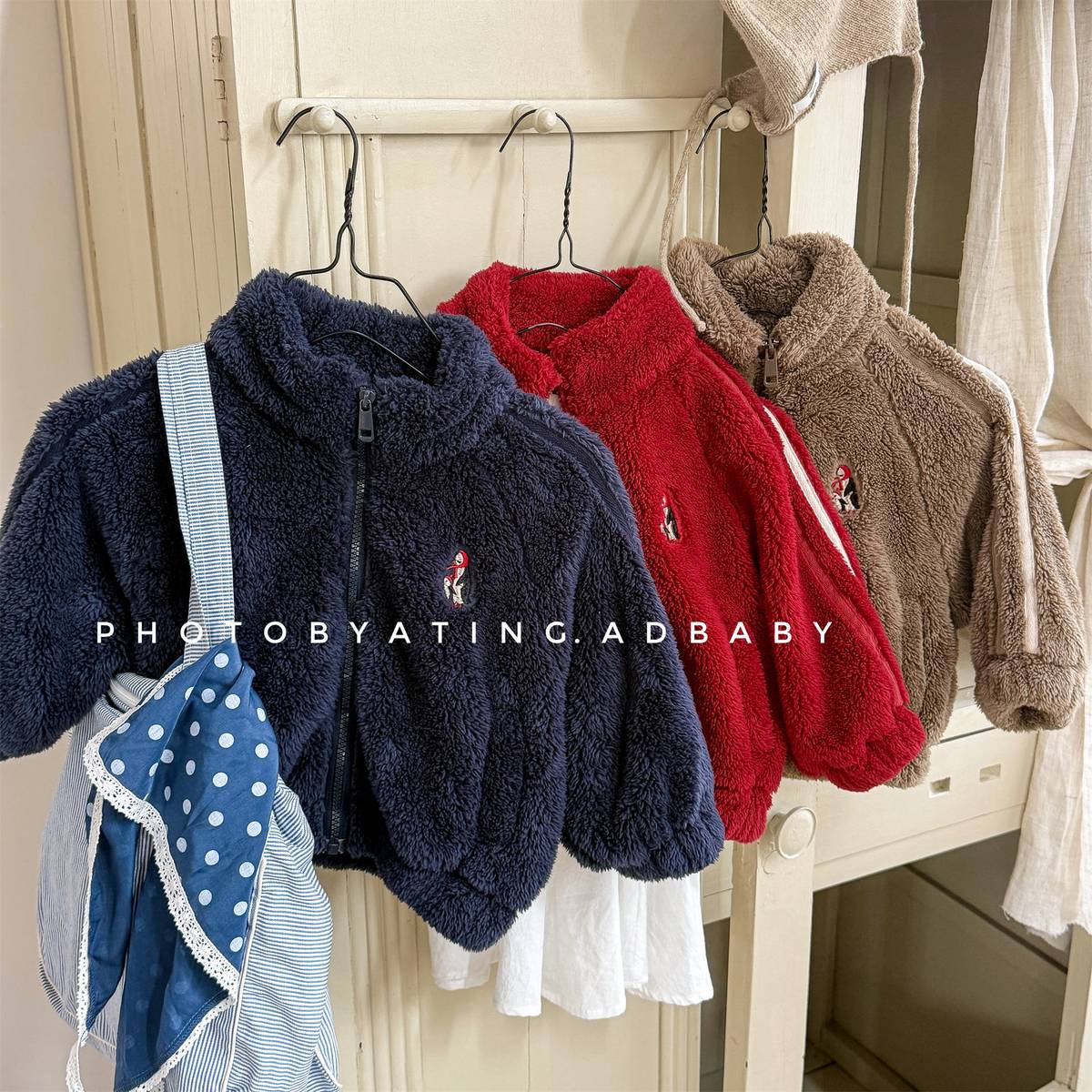 -ボアジャケット アウター ジップアップ 腕ライン 刺繍入り もこもこ素材【mh0011398】 - mamahalo shop - ショートコート・ジャケット・ジャンパー -  べビー服 - 子供服 - 男の子 - 女の子