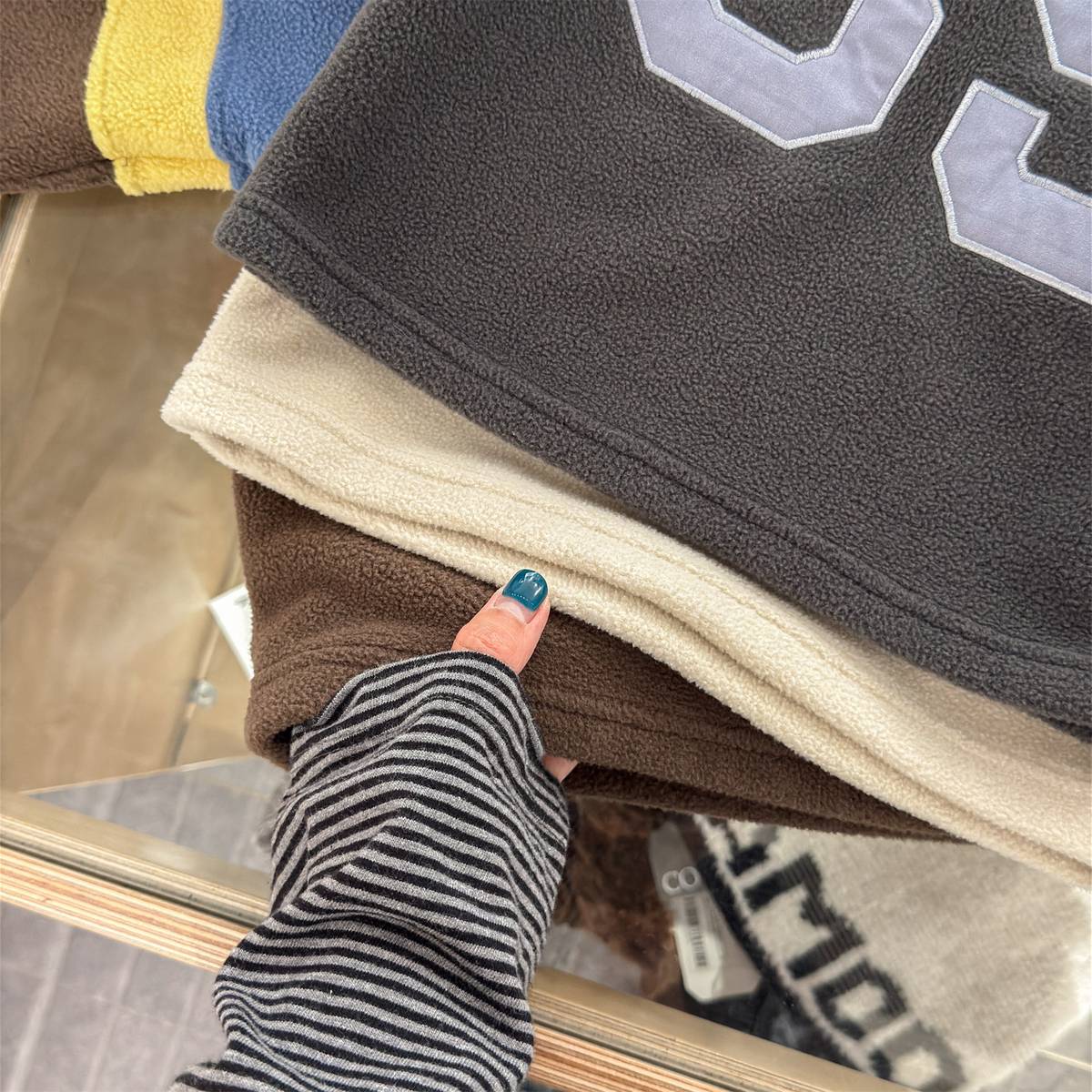 -長袖フリース プルオーバー ナンバーワッペン ハイネック スリーブデザイン【mh0011409】 - mamahalo shop - トレーナー・フーディ -  べビー服 - 子供服 - 男の子 - 女の子