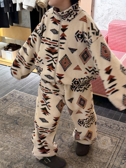 Two-piece flannel set featuring a tribal and geometric print, full zip-up, stand-up collar, and fleece. [mh0011860]