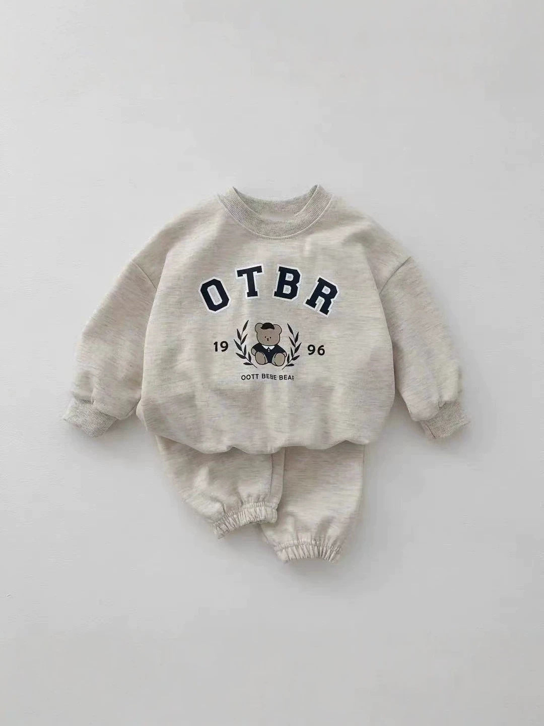 Conjunto de sudadera con logo estilo universitario y pantalón largo para bebé y niños 【mh0014631】