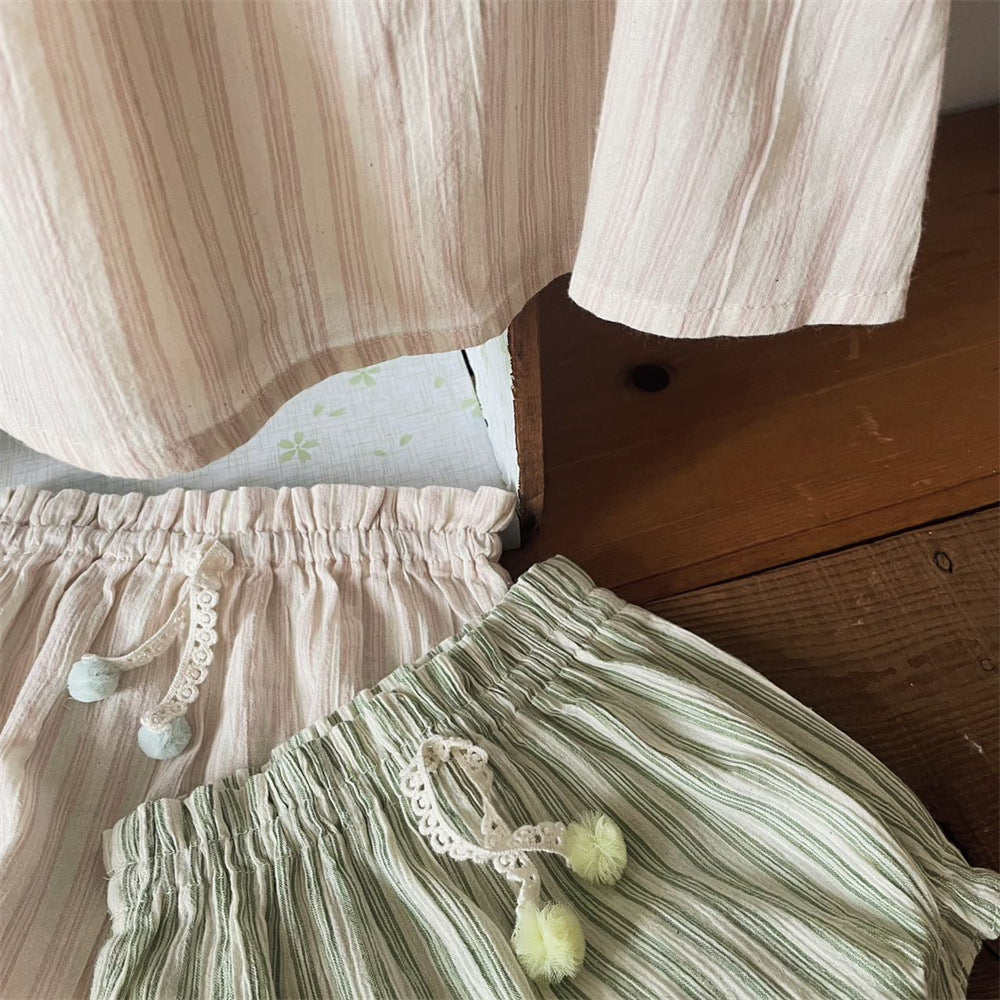 Conjunto de camisola y short de bebé con rayas, encaje y volantes [mh0001840]