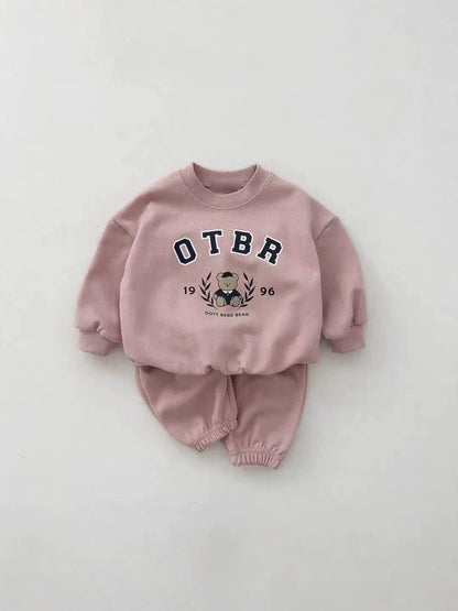 Conjunto de sudadera con logo estilo universitario y pantalón largo para bebé y niños 【mh0014631】