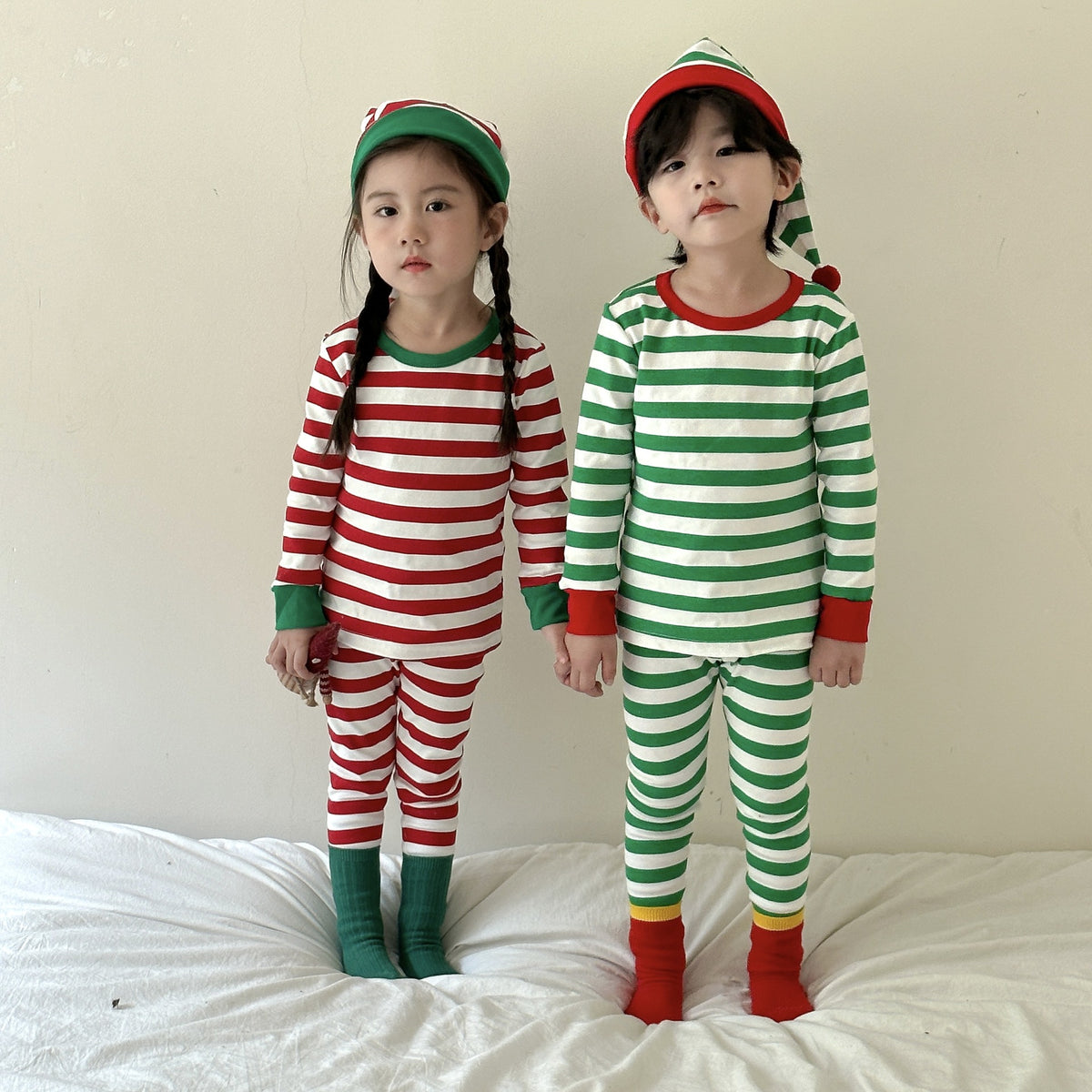 Kids' striped long-sleeve T-shirt, easy-fit long pants, and pom-pom motif cap: 3-piece set【mh0008100】
