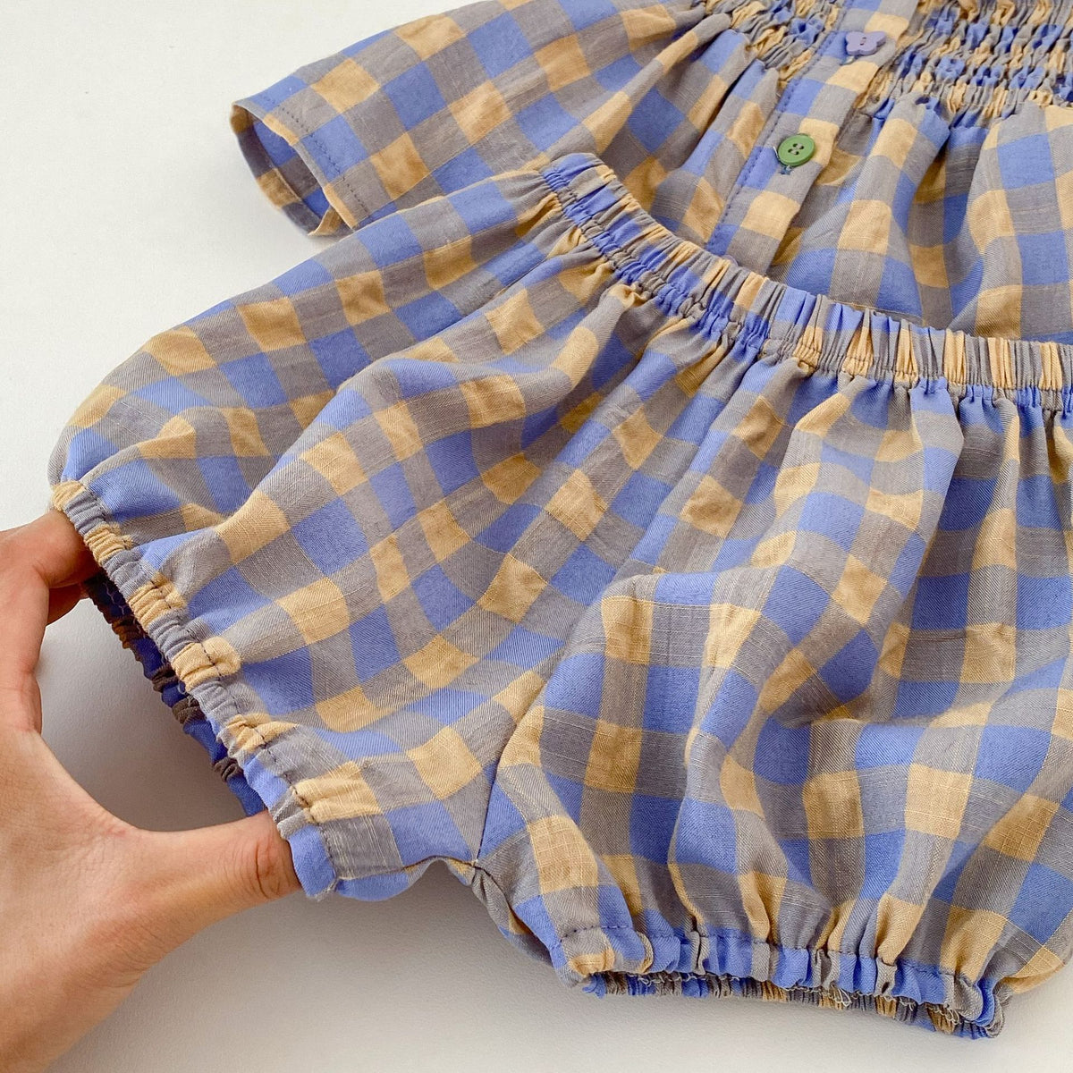 Conjunto de camisola fruncida con volantes y shorts a cuadros para bebé
