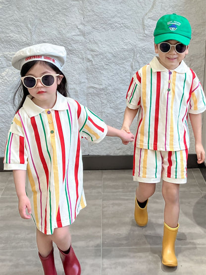 キッズ用マルチカラーストライプのポロシャツ＆ショートパンツセット（前面）
