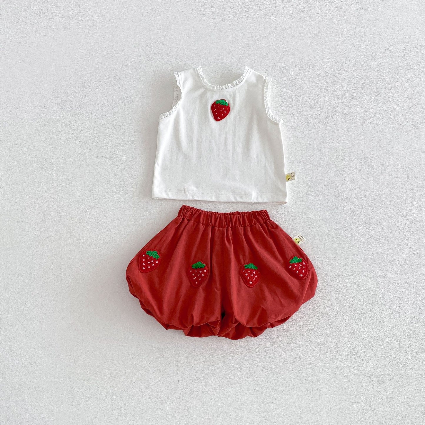 Strawberry Motif Vest Bud Pants Set ストロベリー ノースリーブセット【mh0013418】