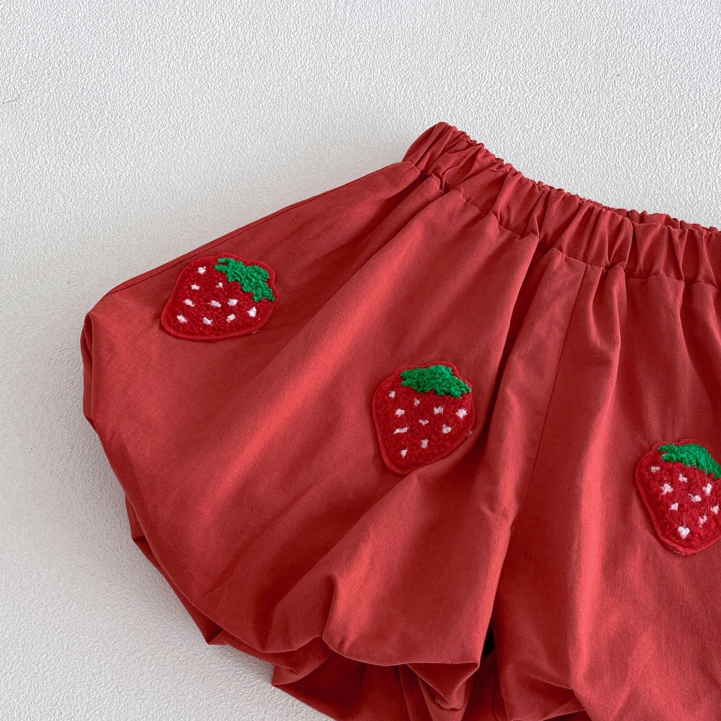 Strawberry Motif Vest Bud Pants Set ストロベリー ノースリーブセット【mh0013418】