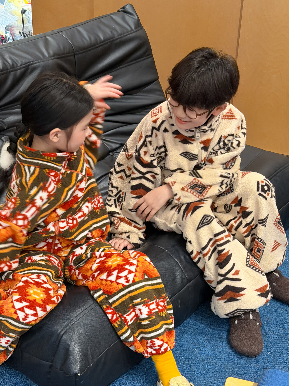 Two-piece flannel set featuring a tribal and geometric print, full zip-up, stand-up collar, and fleece. [mh0011860]