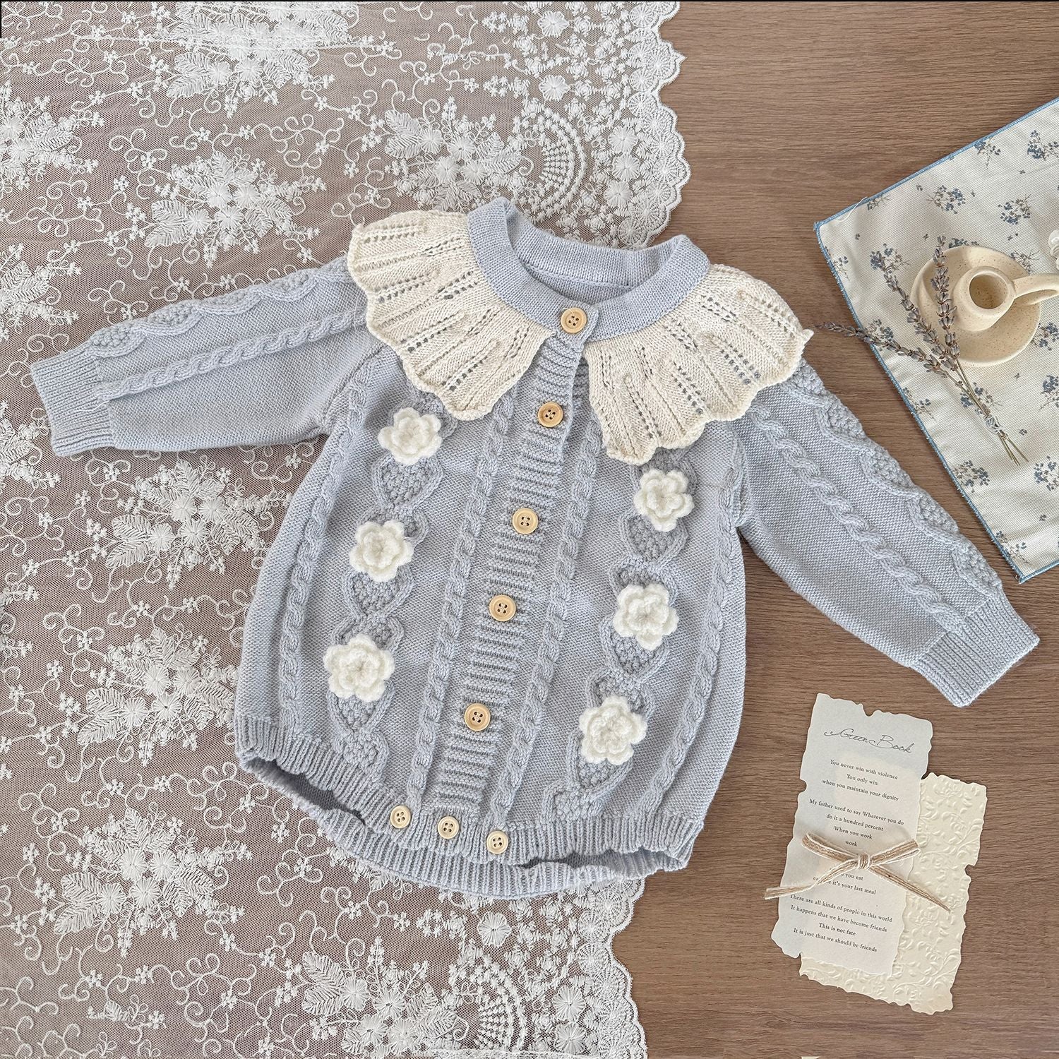 -フラワー襟付きケーブルニットロンパース【mh0011142】 - mamahalo shop - 長袖ロンパース -  べビー服 - 子供服 - 男の子 - 女の子