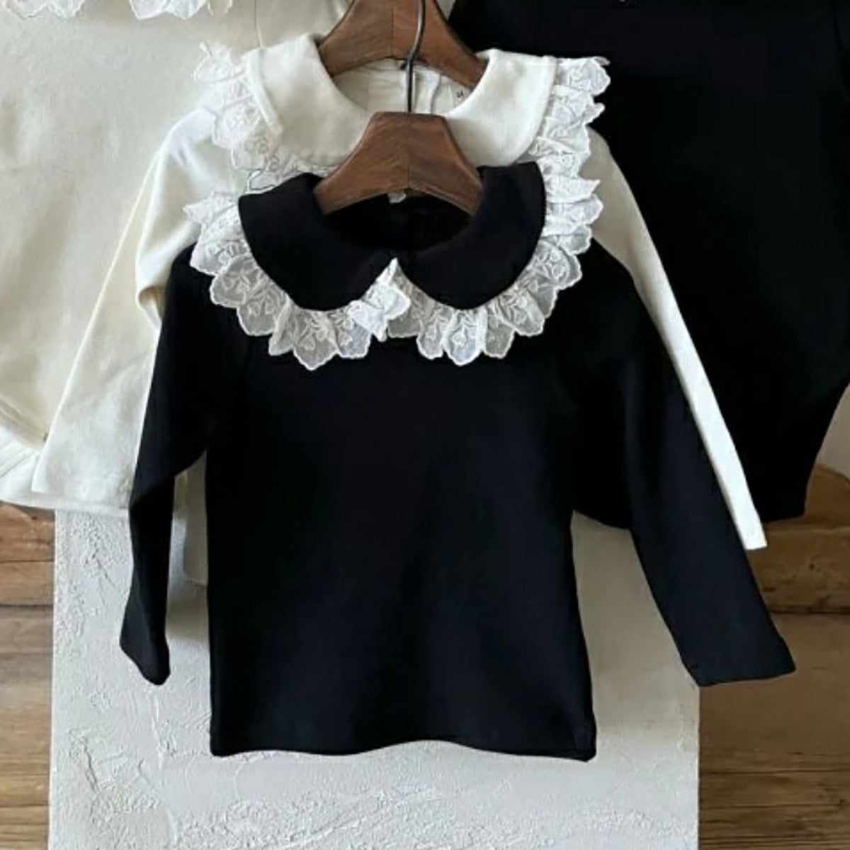 Camiseta de manga larga para bebé o niño/a con cuello de doble volante【mh0014704】