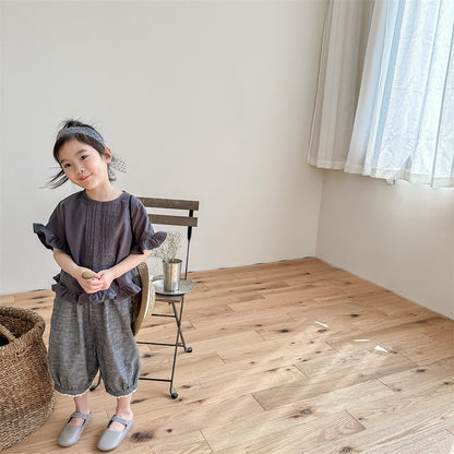 キッズ用クロップドパンツ（グレー）コットン風生地、裾レース仕上げ