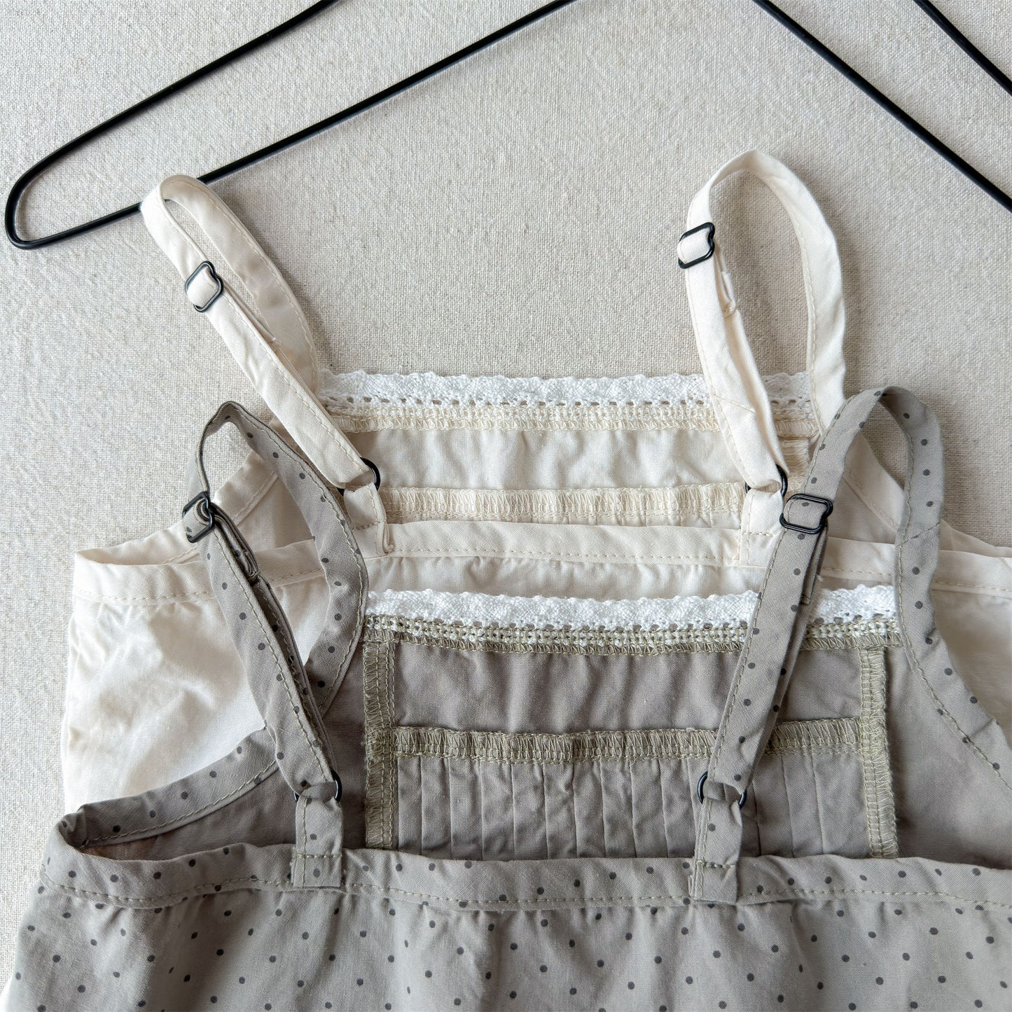 Sleeveless Pin-tuck Lace Cami ドット ノースリーブキャミソール【mh0013450】