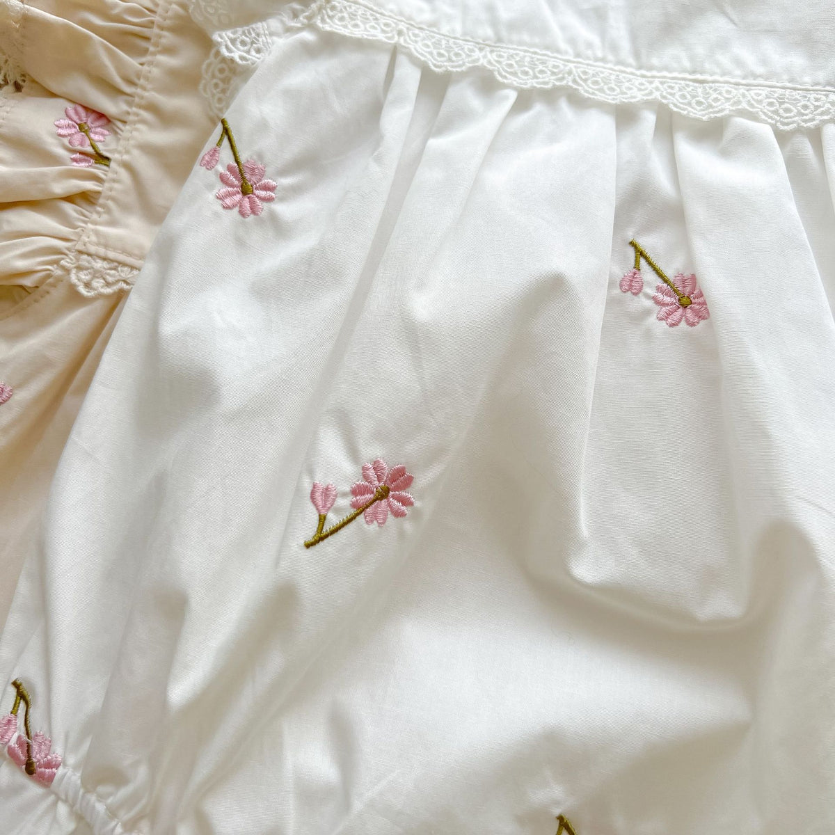 Mameluco de bebé con bordado floral y mangas con volantes 【mh0001865】