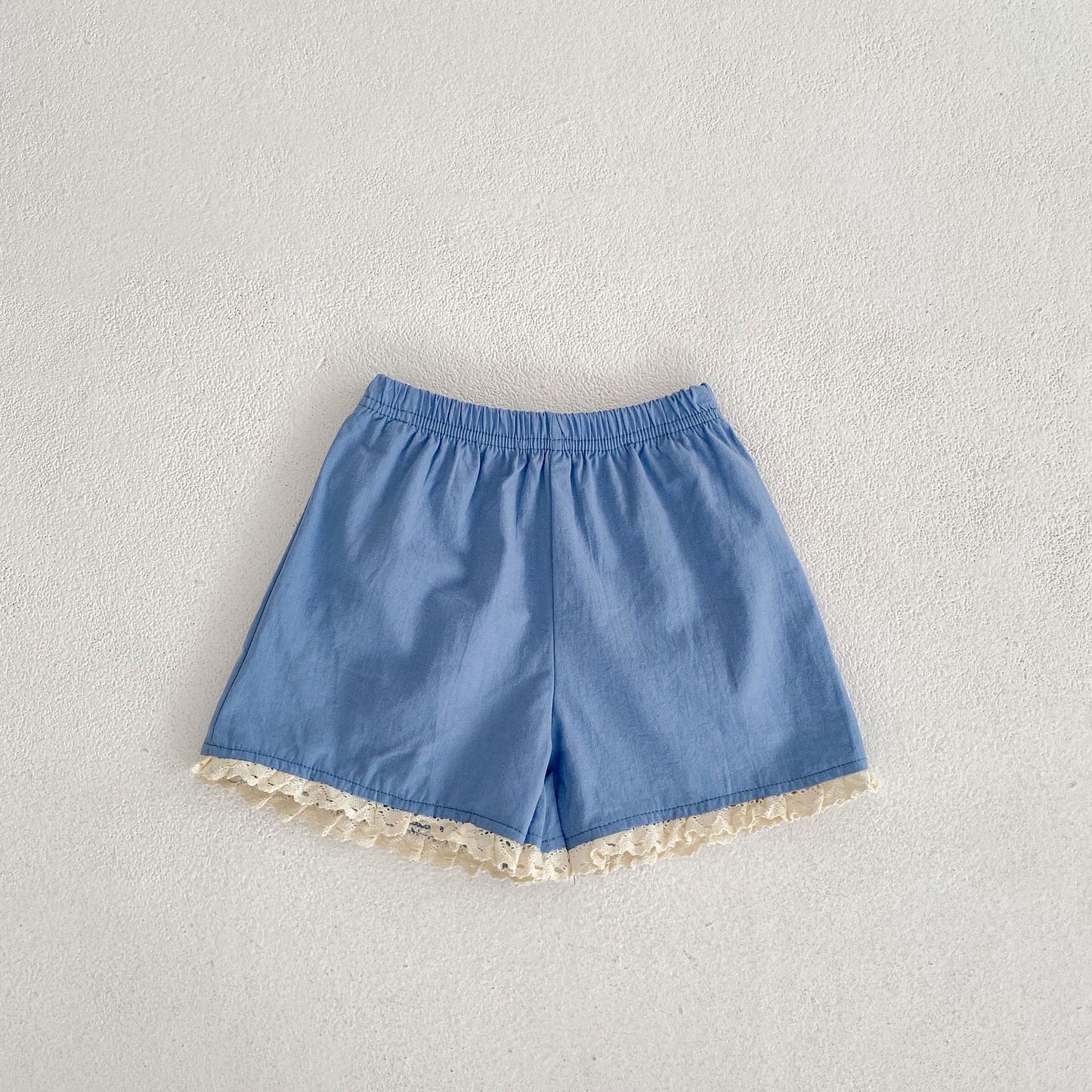 Conjunto de camisa sin mangas con cuello de encaje bordado floral y volantes y pantalón corto para bebé y niño [mh0002001]