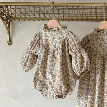 長袖ロンパース 小花柄プリント フリルスタンドカラー バブルスリーブ【mh0011851】