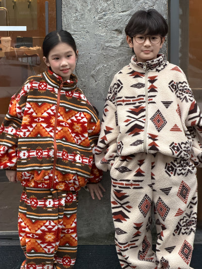 Two-piece flannel set featuring a tribal and geometric print, full zip-up, stand-up collar, and fleece. [mh0011860]