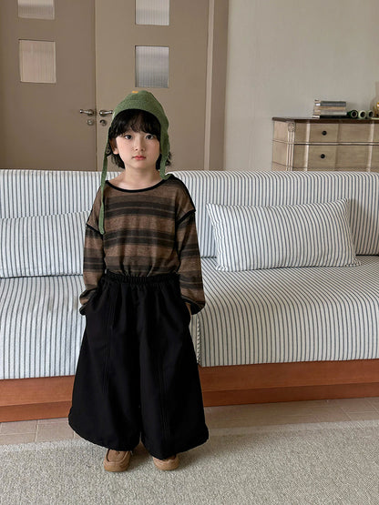 キッズ切り替えステッチルーズワイドパンツ、黒のゴムウエストとワイドな裾