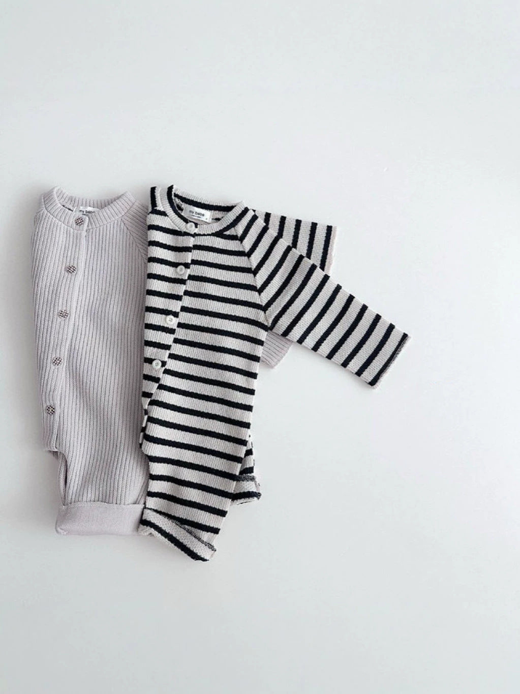 Body de bebé de punto canalé a rayas con botones frontales y manga larga【mh0014649】