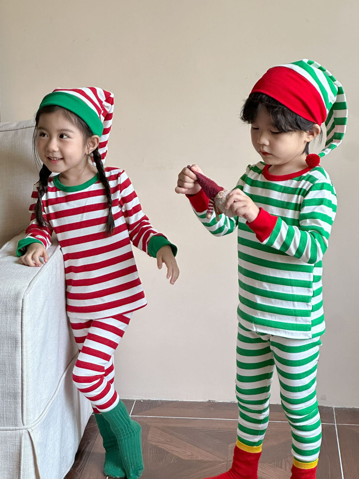 Kids' striped long-sleeve T-shirt, easy-fit long pants, and pom-pom motif cap: 3-piece set【mh0008100】