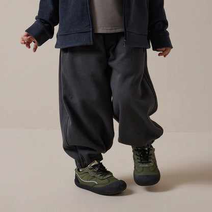 キッズ用ネイビージョガースウェットパンツ、ファスナーポケットとゆったりシルエット