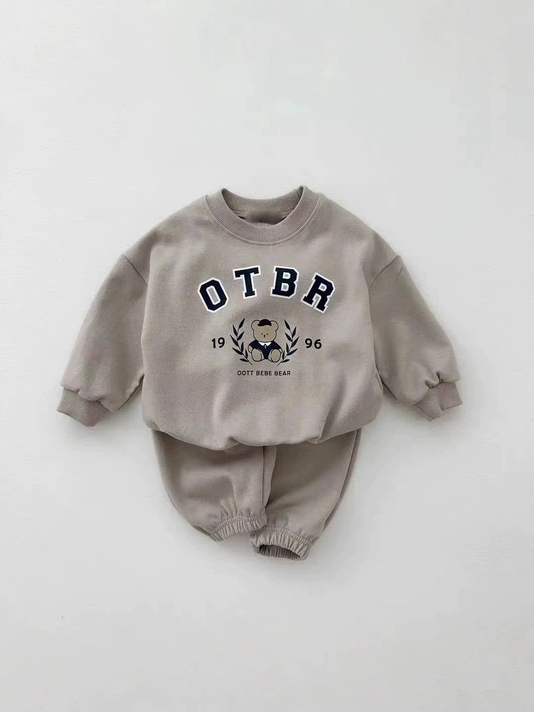 Conjunto de sudadera con logo estilo universitario y pantalón largo para bebé y niños 【mh0014631】