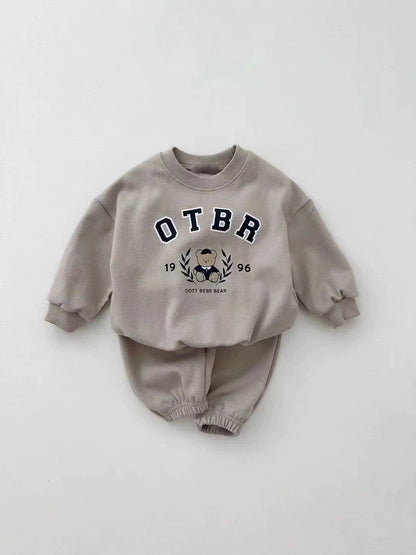 Conjunto de sudadera con logo estilo universitario y pantalón largo para bebé y niños 【mh0014631】