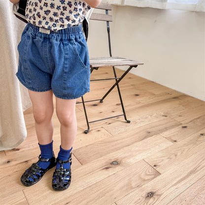 キッズ用ブルーデニムショートパンツ、後ろ身頃のシルエットとウエストゴム