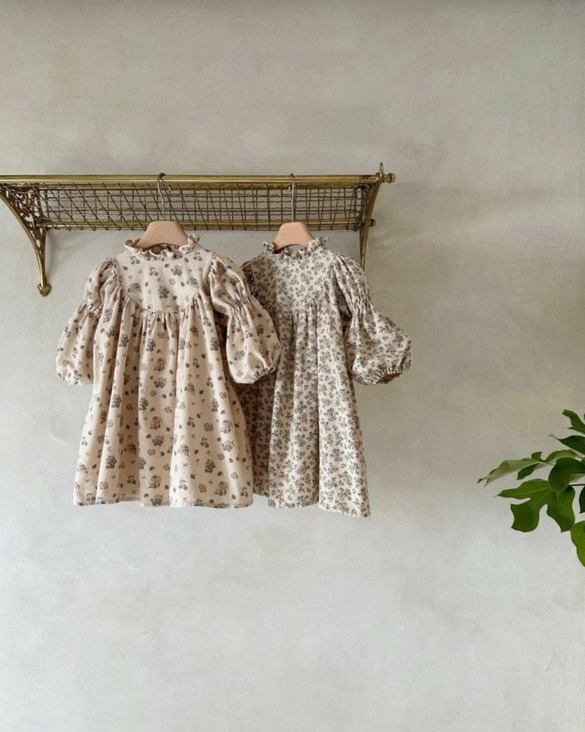 長袖ワンピース 小花柄プリント フリルスタンドカラー バブルスリーブ【mh0011850】