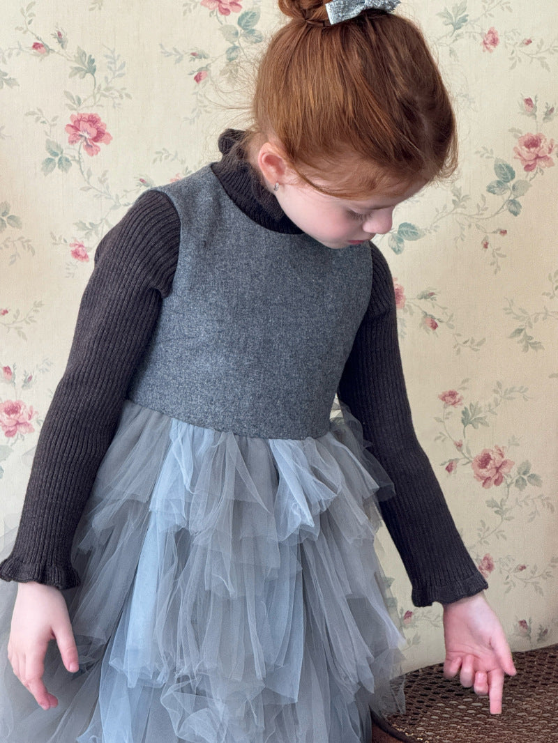 Long-sleeved mock neck cut-and-sew sweater with a ruffled high neck and bottle neck. Basic sweater [mh0011897]