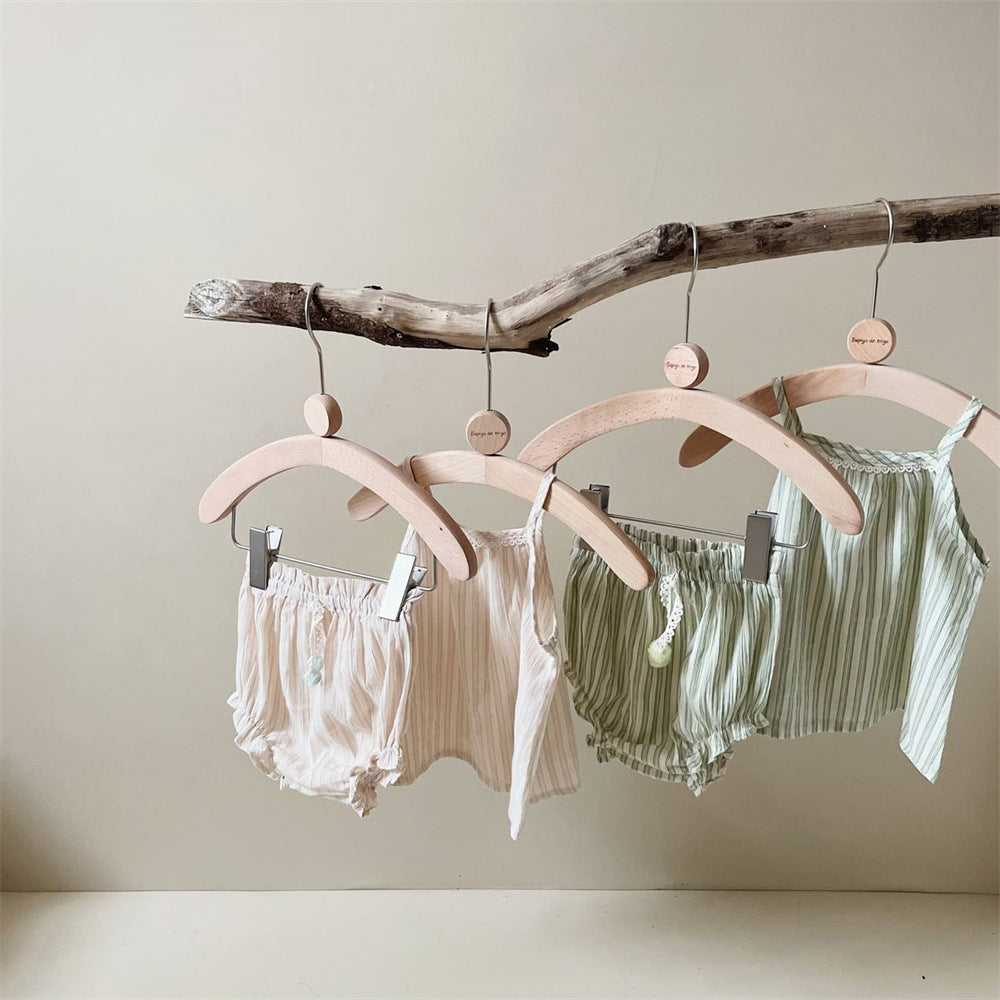 Conjunto de camisola y short de bebé con rayas, encaje y volantes [mh0001840]