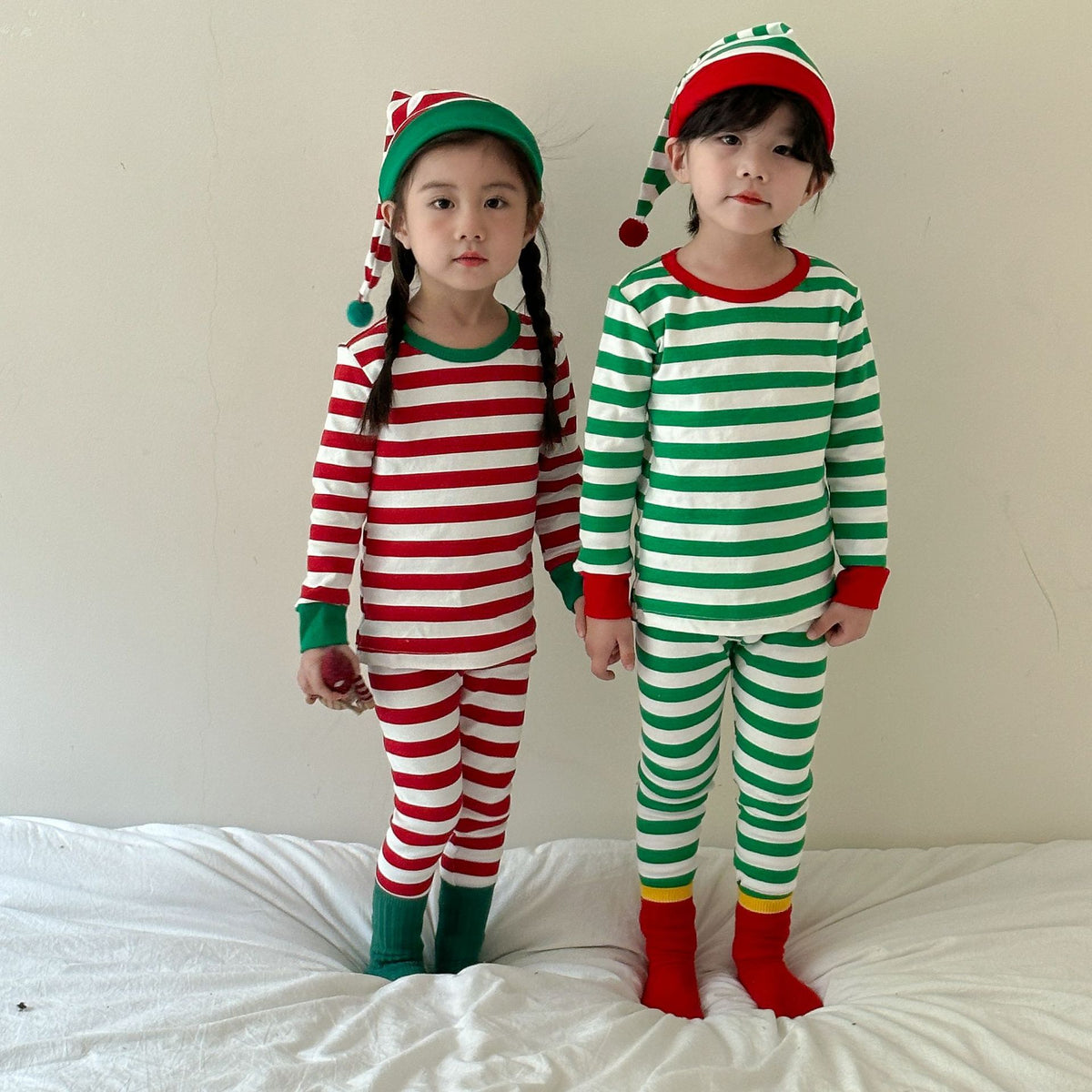 Kids' striped long-sleeve T-shirt, easy-fit long pants, and pom-pom motif cap: 3-piece set【mh0008100】