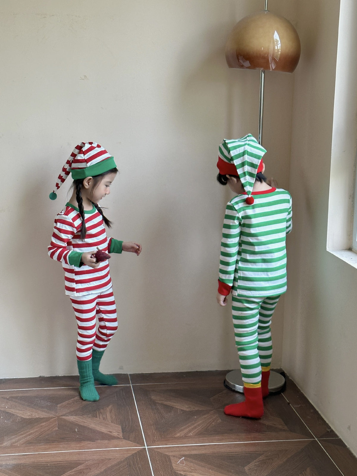Kids' striped long-sleeve T-shirt, easy-fit long pants, and pom-pom motif cap: 3-piece set【mh0008100】