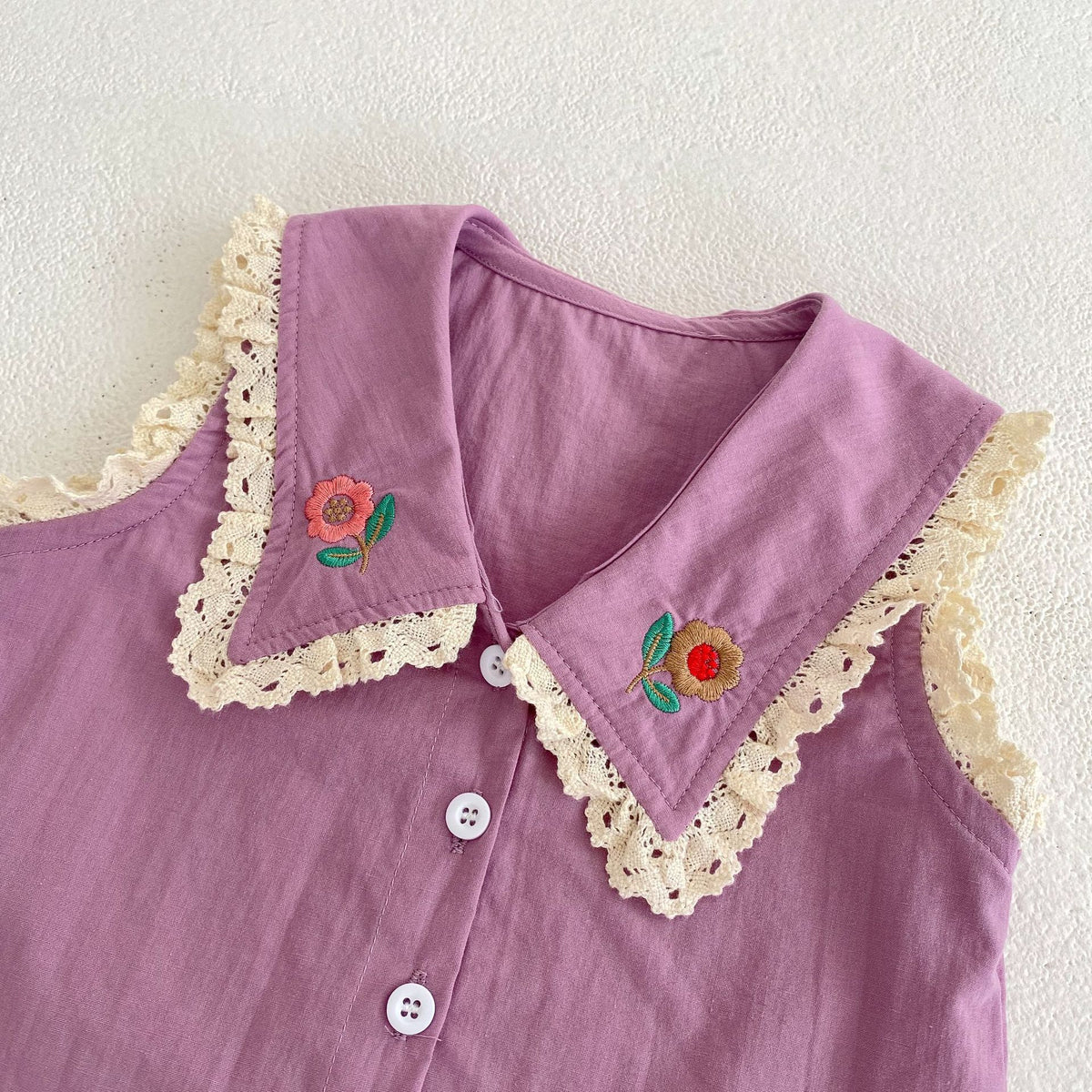 Conjunto de camisa sin mangas con cuello de encaje bordado floral y volantes y pantalón corto para bebé y niño [mh0002001]