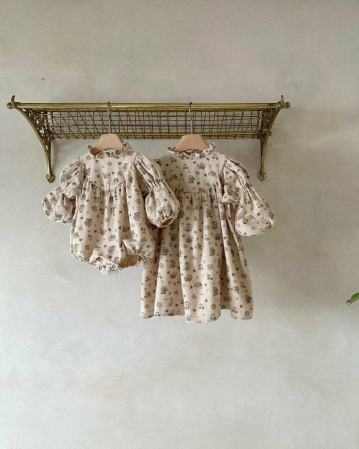 長袖ロンパース 小花柄プリント フリルスタンドカラー バブルスリーブ【mh0011851】