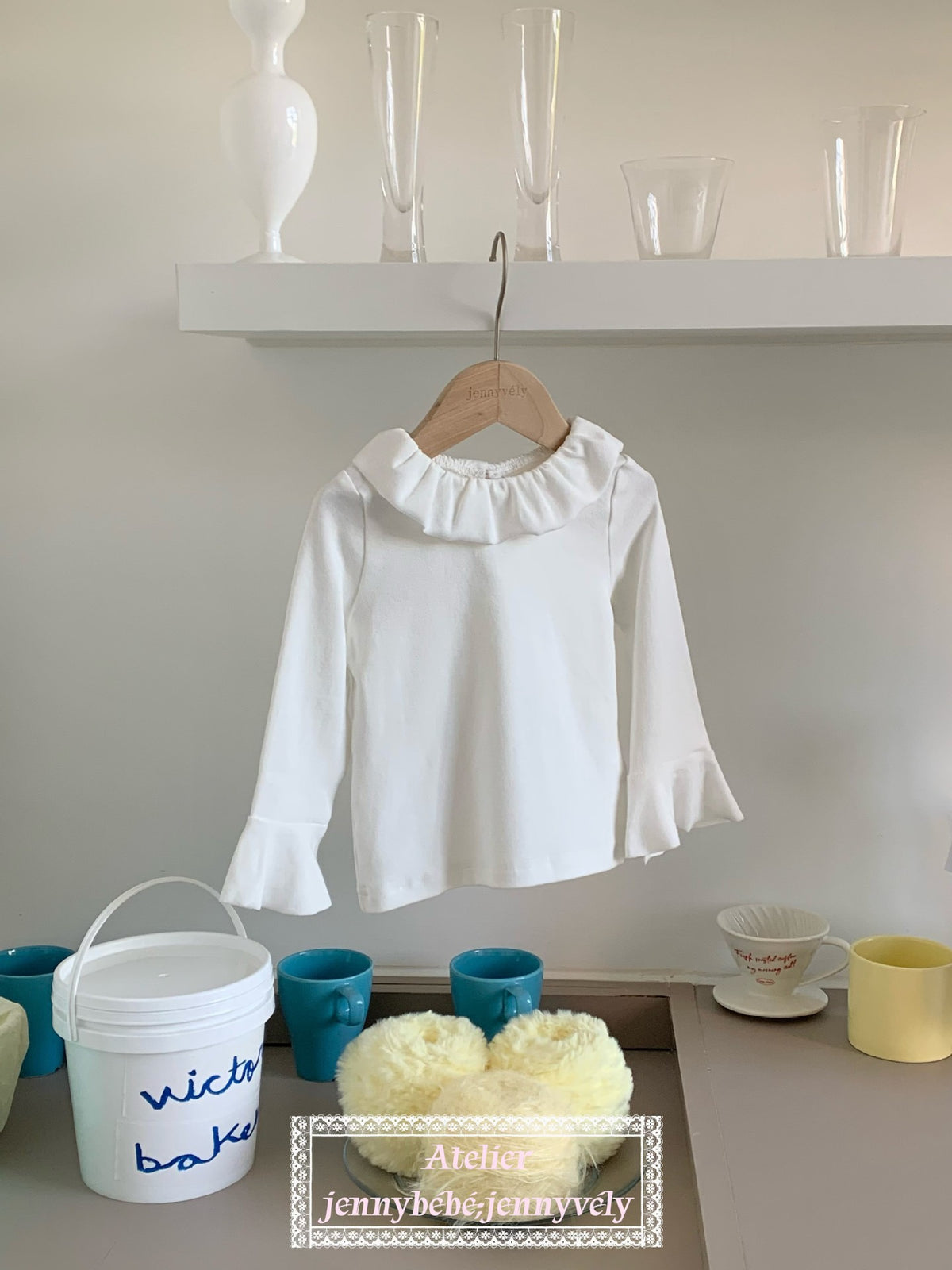 Top de bebé con cuello con volantes, mangas acampanadas y pichi a rayas [mh0014321]