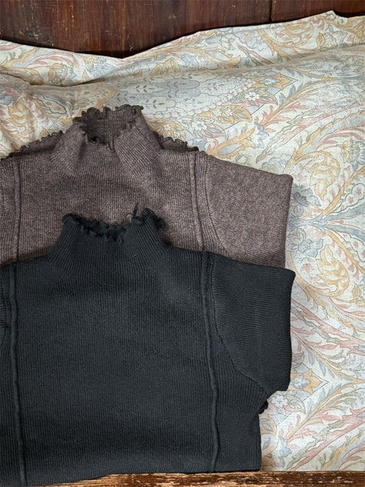 Knit top with high neck, stitching, ribbing, simple, and long sleeves. [mh0011620]