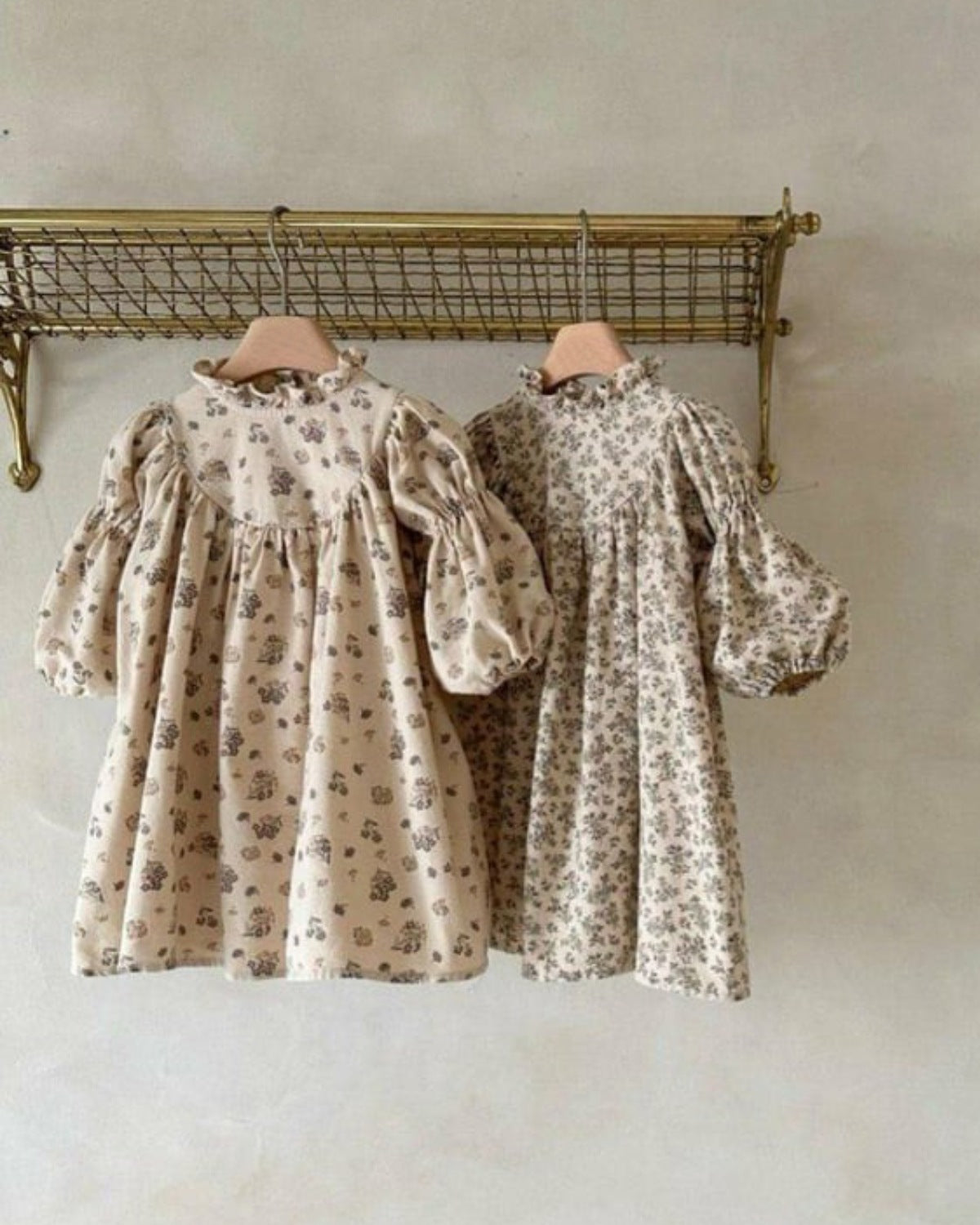 長袖ワンピース 小花柄プリント フリルスタンドカラー バブルスリーブ【mh0011850】