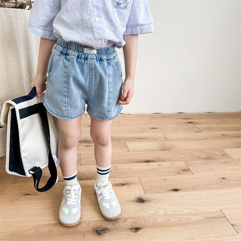 キッズ用ライトブルーデニムショートパンツ、フロントポケット付きのウエストゴム