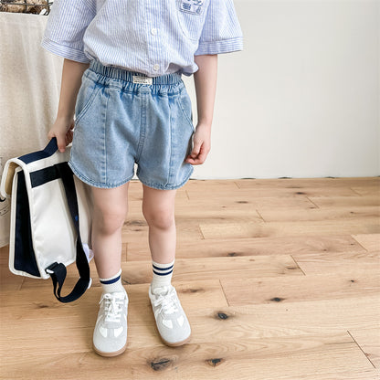 キッズ用ライトブルーデニムショートパンツ、フロントポケット付きのウエストゴム