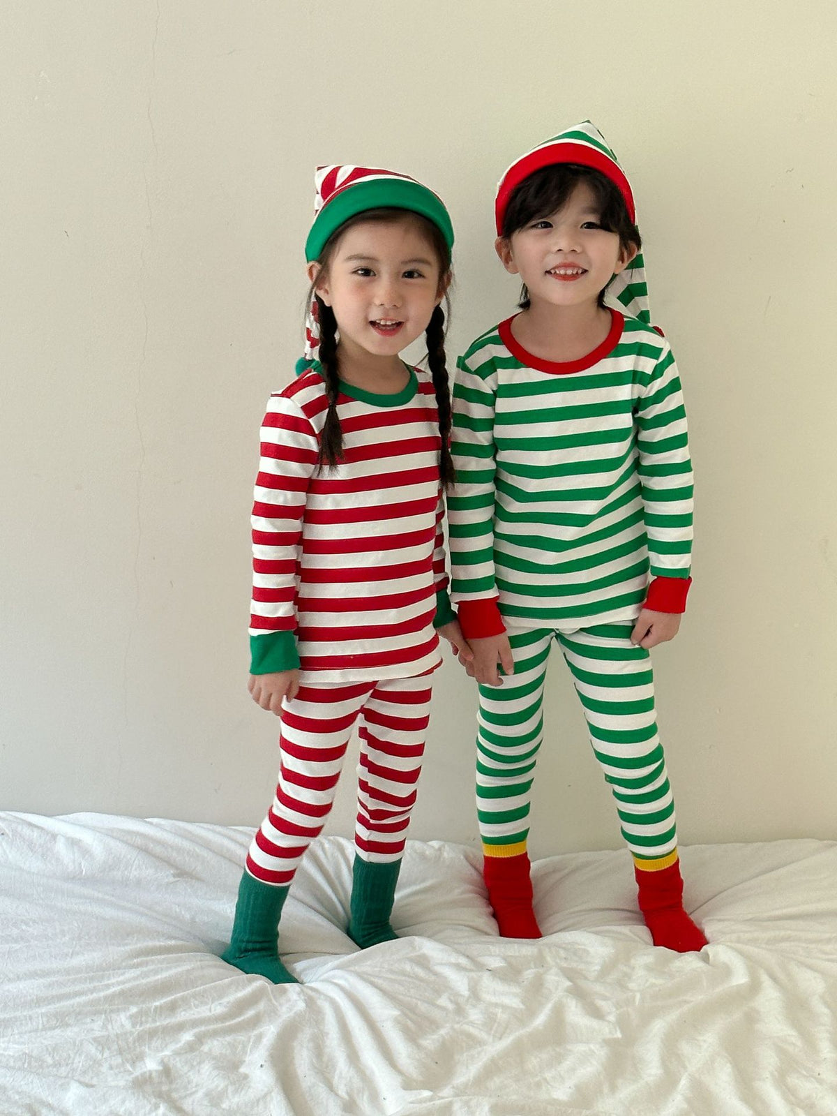 Kids' striped long-sleeve T-shirt, easy-fit long pants, and pom-pom motif cap: 3-piece set【mh0008100】