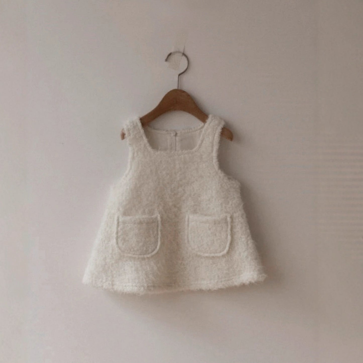 Sleeveless dress with boa fabric, square neck, and pockets. Jumper skirt [mh0011634]