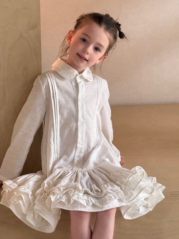 Vestido camisero de manga larga con botones delanteros, pinzas y volantes para niña