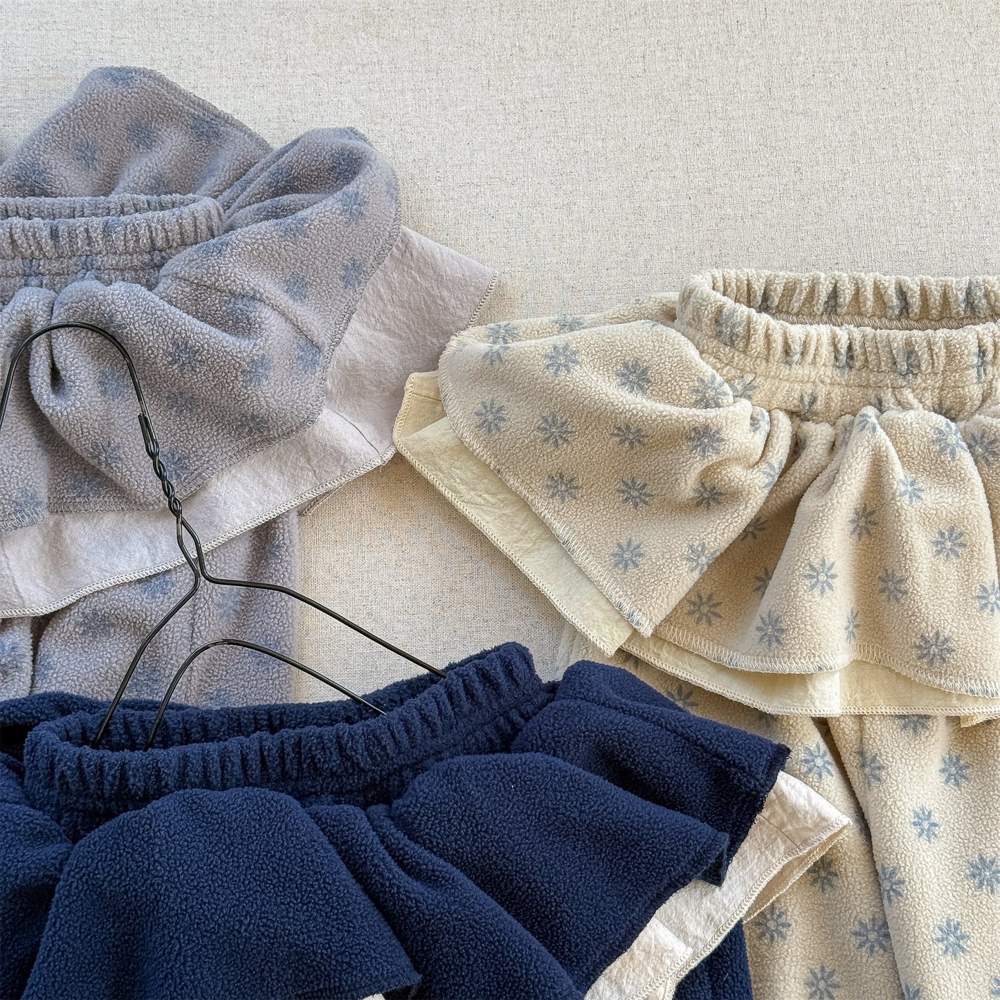 -ビッグフリルスカート付きボアパンツ フリースパンツ【mh0010817】 - mamahalo shop - ロングパンツ・スウェットパンツ -  べビー服 - 子供服 - 男の子 - 女の子